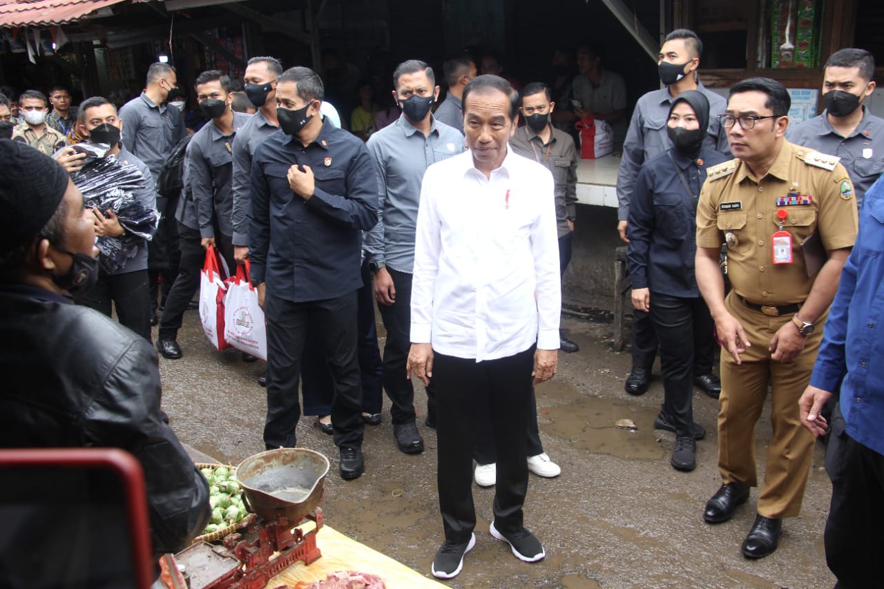 Kang Akur Dampingi Presiden RI Kunjungi 2 Pasar di Subang