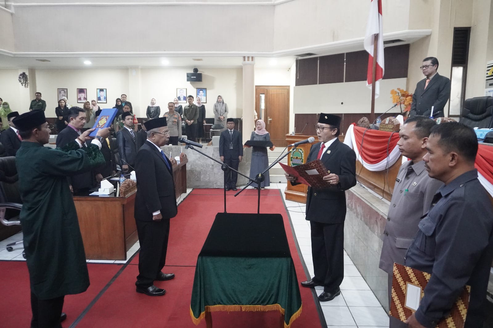 Kang Akur hadiri dan saksikan Pengucapan Sumpah PAW Anggota DPRD Kabupaten