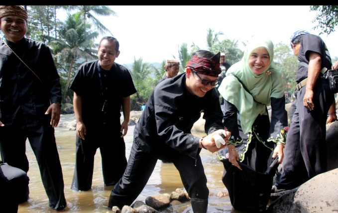 Kang Akur Hadiri Even Festival Tujuh Sungai Di Desa Cibuluh