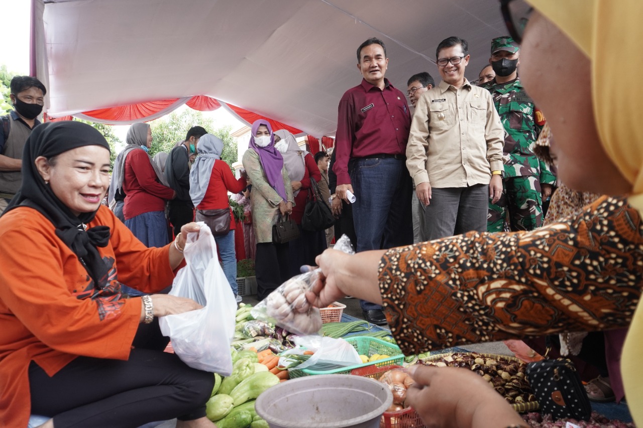 Kang Akur Hadiri Gelaran Pasar Murah