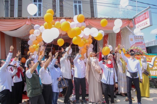 Kang Akur Hadiri Grand Opening Meutia Apotek