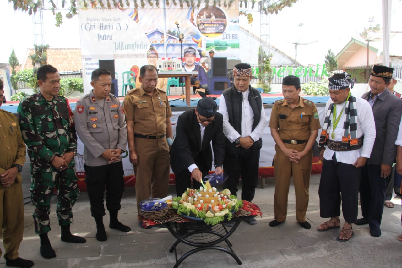 Kang Akur Hadiri Milangkala Desa Kumpay yang ke-201