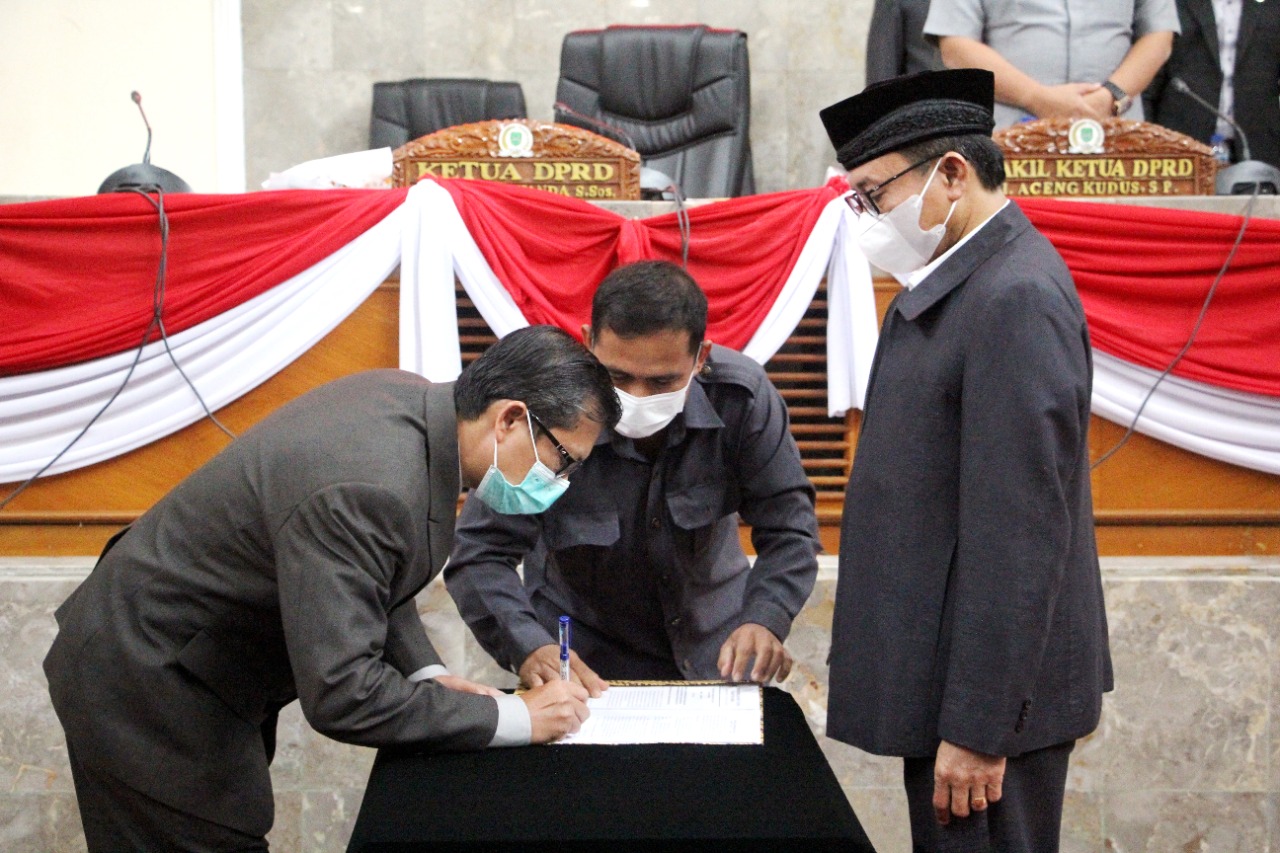 Kang Akur Hadiri Paripurna DPRD Terkait Rekomendasi LKPJ &  RAPERDA