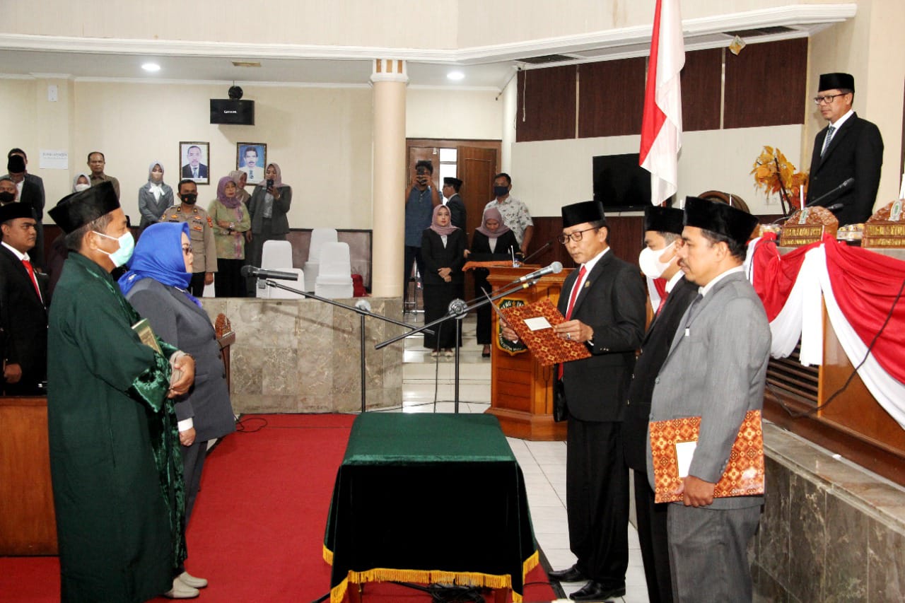 KANG AKUR HADIRI PELANTIKAN PAW ANGGOTA DPRD KAB.SUBANG