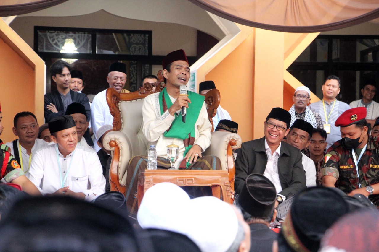 KANG AKUR HADIRI SHOLAT SHUBUH BERJAMAAH BERSAMA UAS