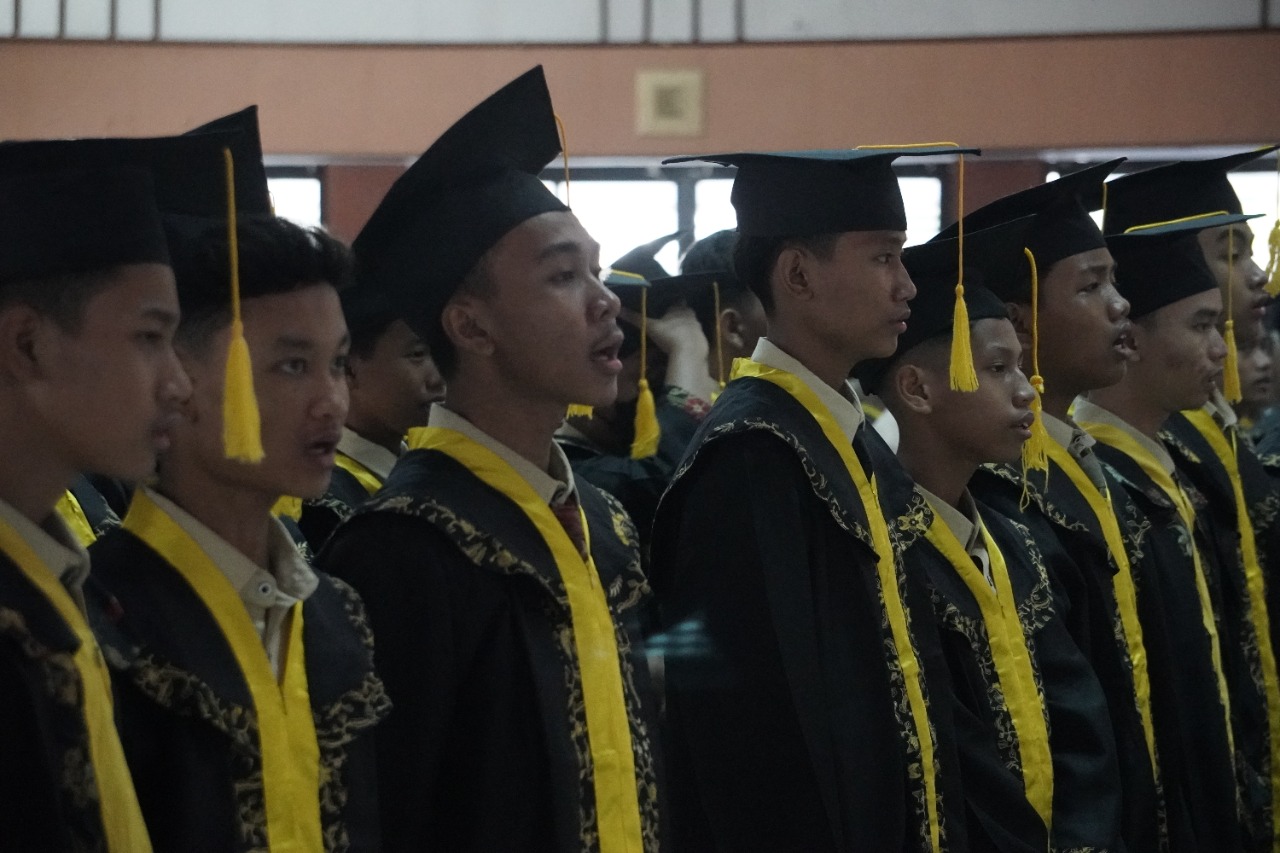 Kang Akur Hadiri Wisuda SMP IT Dan SMA IT