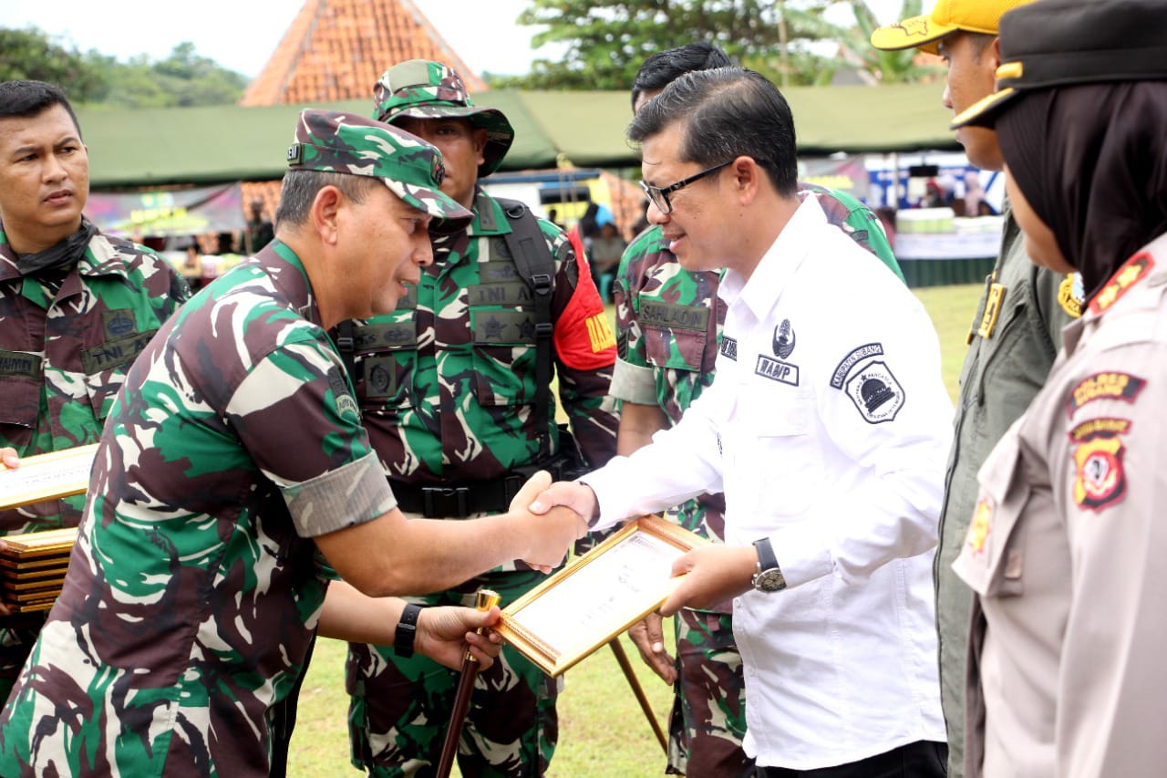 Kang Akur Ikuti Upacara Penutupan TMMD Ke-115 Tahun Anggaran 2022