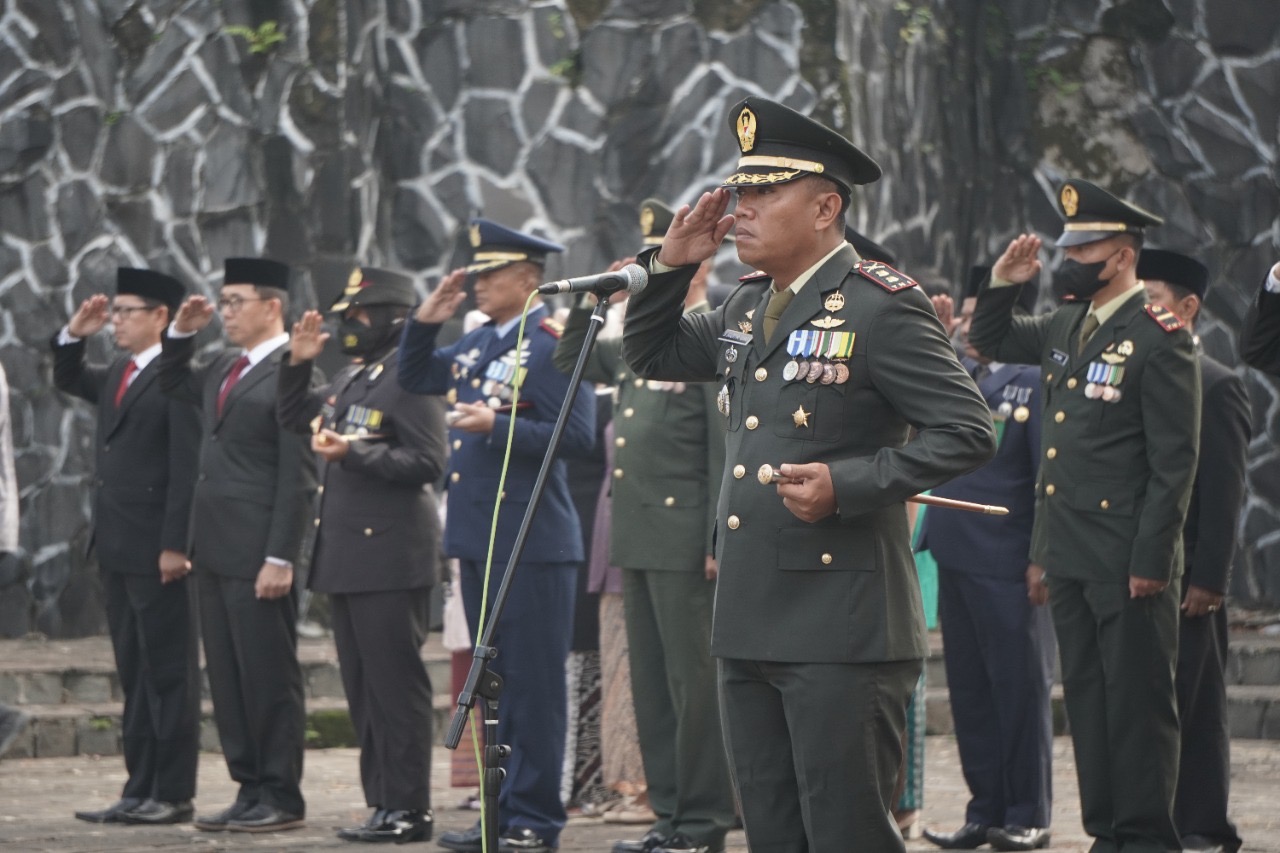 Kang Akur ikuti Upacara Ziarah pada Peringatan Hari Pahlawan ke-77 tingkat Kabupaten Subang