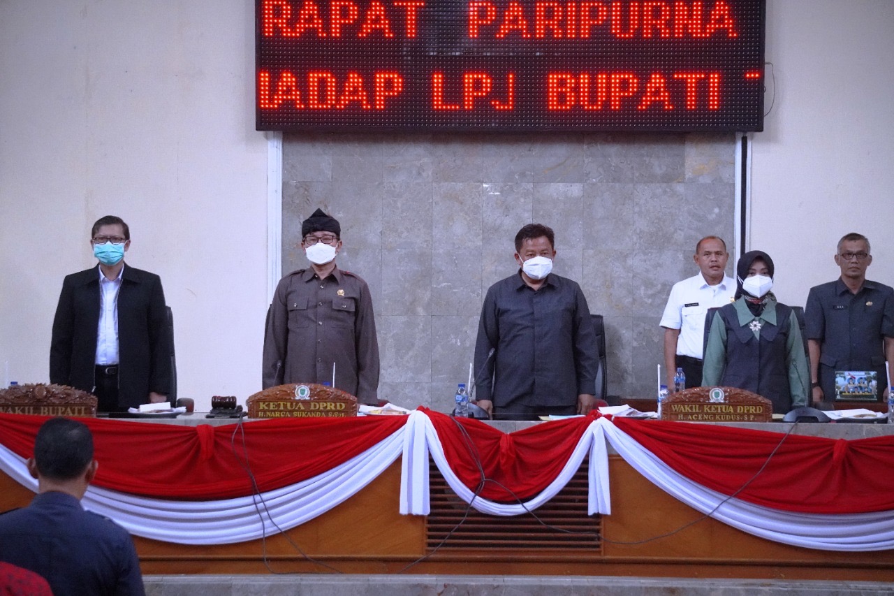 KANG AKUR MENGHADIRI RAPAT LANJUTAN KETIGA RAPAT PARIPURNA DPRD