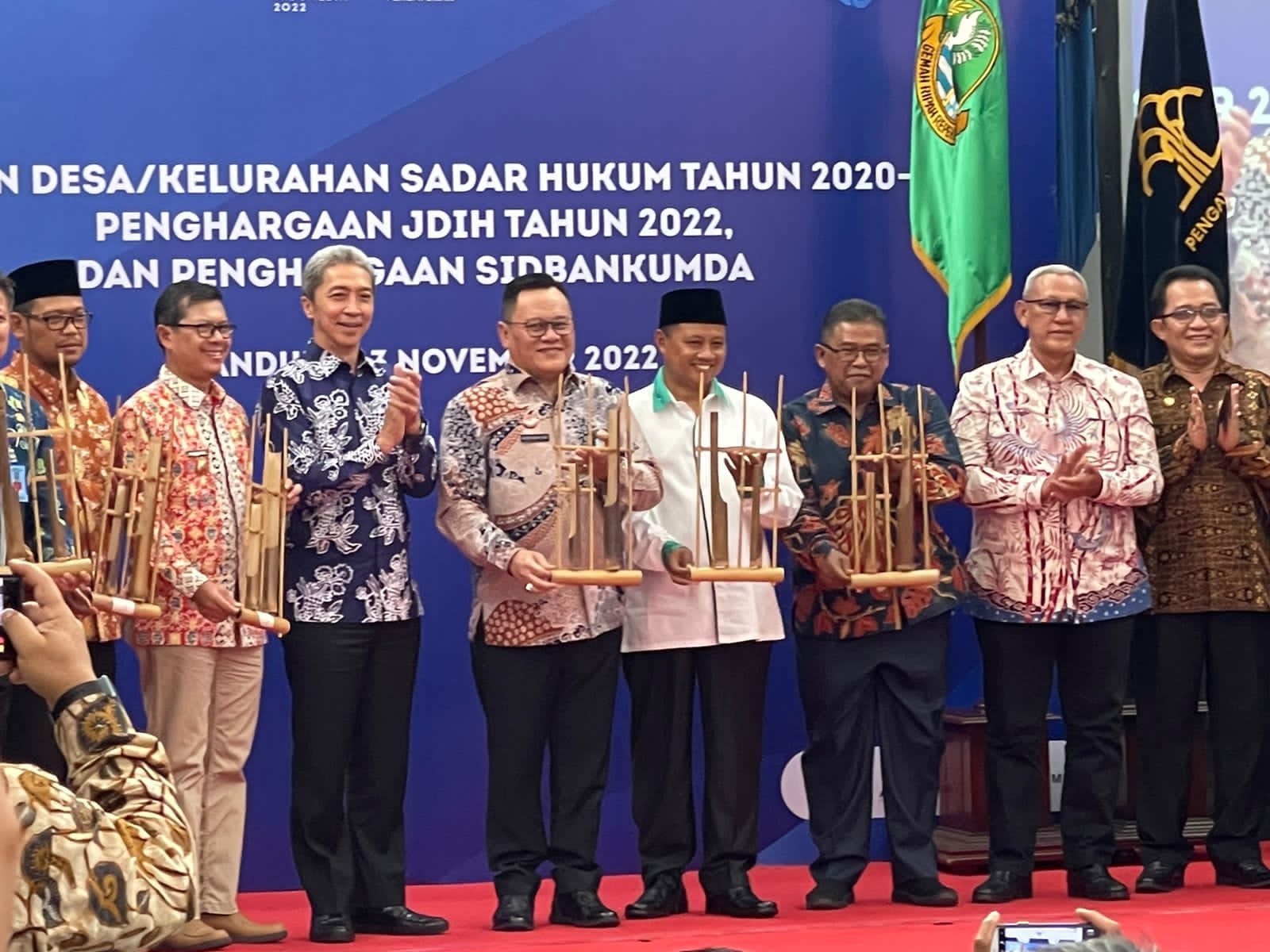Kang Akur Mewakil Pemerintah Kab. Subang terima Penghargaan JDIH tahun 2022