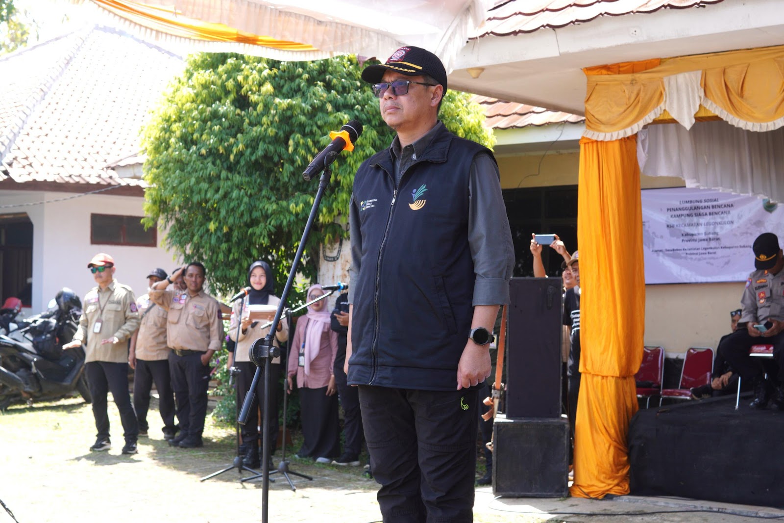 KANG AKUR PIMPIN APEL PENGUKUHAN DAN SIMULASI UJI S.O.P KAMPUNG SIAGA BENCANA, PERKUAT KESIAPSIAGAAN MASYARAKAT