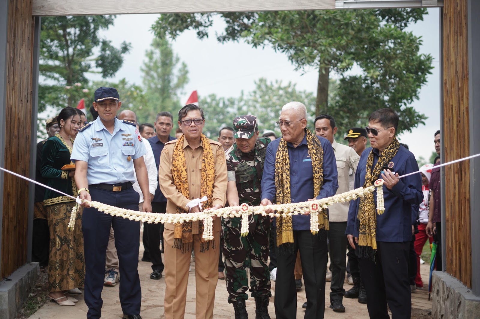 KANG AKUR RESMIKAN KAMPUNG IKAN DAMANDIRI DI DESA TANJUNGWANGI, APRESIASI TEKNOLOGI BIOFLOK UNTUK PEMBERDAYAAN WARGA