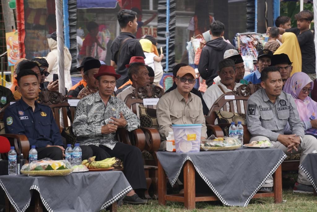 Kang Akur resmikan lapang Bola Triyasa Desa Cicadas Kecamatan Sagalaherang Subang