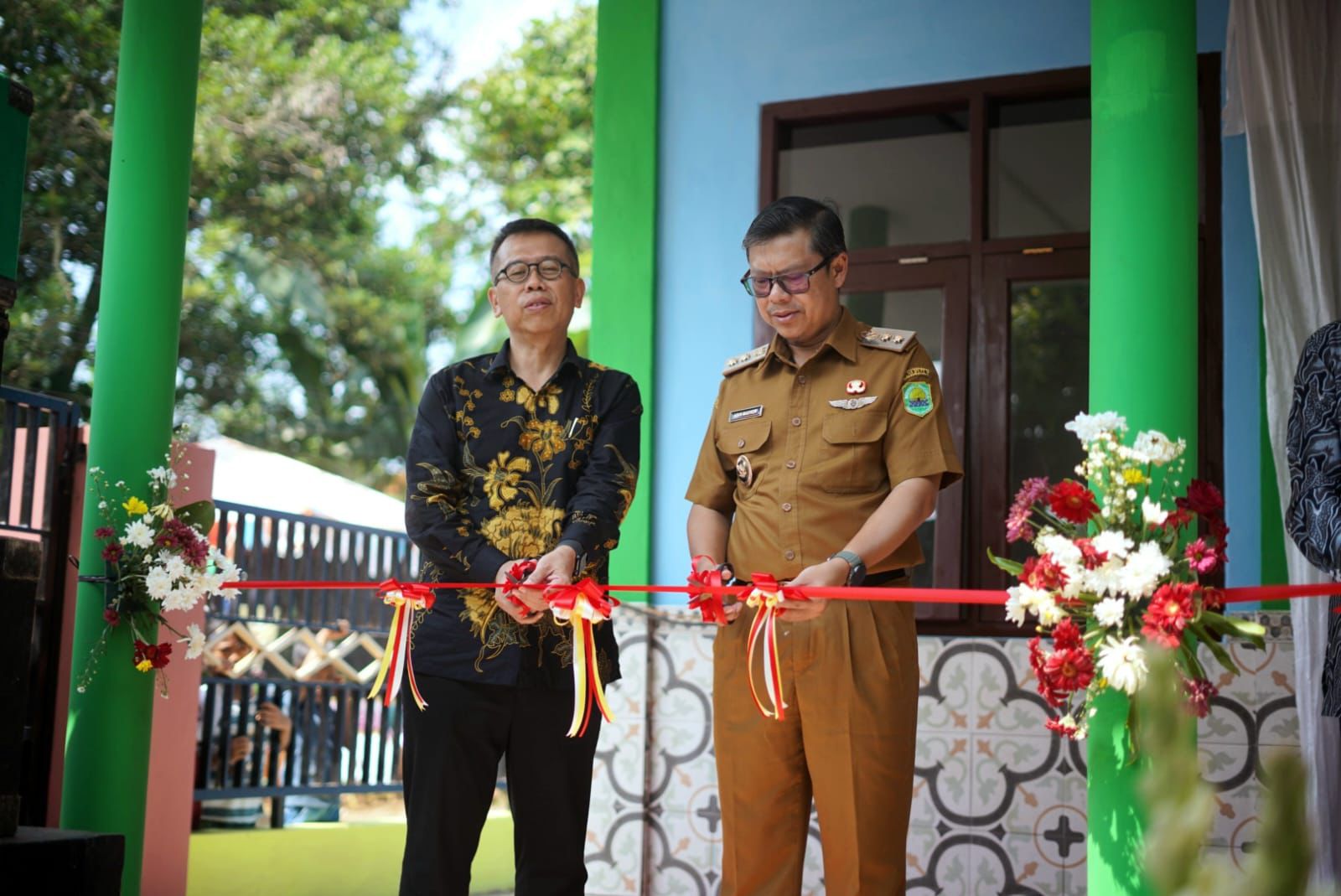 KANG AKUR RESMIKAN RUANG KELAS BARU HASIL CSR PT. SHEBA INDAH, SOROTI PENTINGNYA KOLABORASI DALAM PEMBANGUNAN