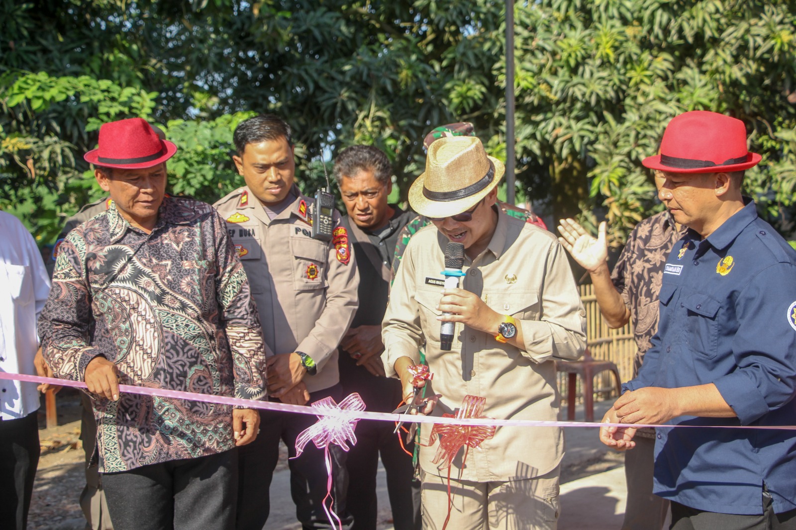 Kang Akur Resmikan Ruas jalan di Kp. Gambar, Bojong Keding-Tambakdahan