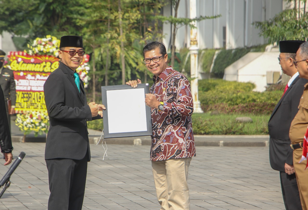 Kang Akur Terima Penghargaan Gubernur Jabar atas Pelaporan Implementasi Germas Terbaik