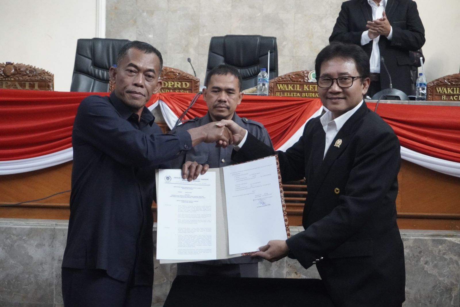 Kang Jimat-Akur hadiri rapat paripurna.