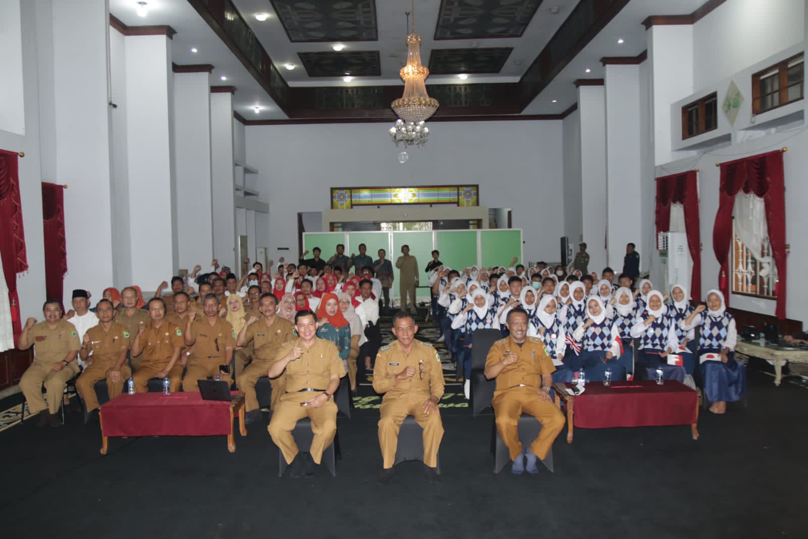 Kang Jimat Apresiasi Kolaborasi Siswa/i SMP Subang dengan Dunia Internasional