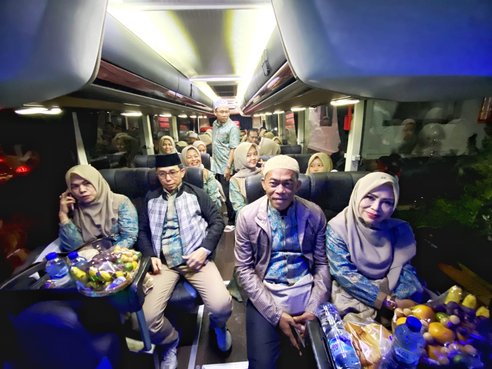 KANG JIMAT BERSAMA MIMIH LAKSANAKAN IBADAH UMROH
