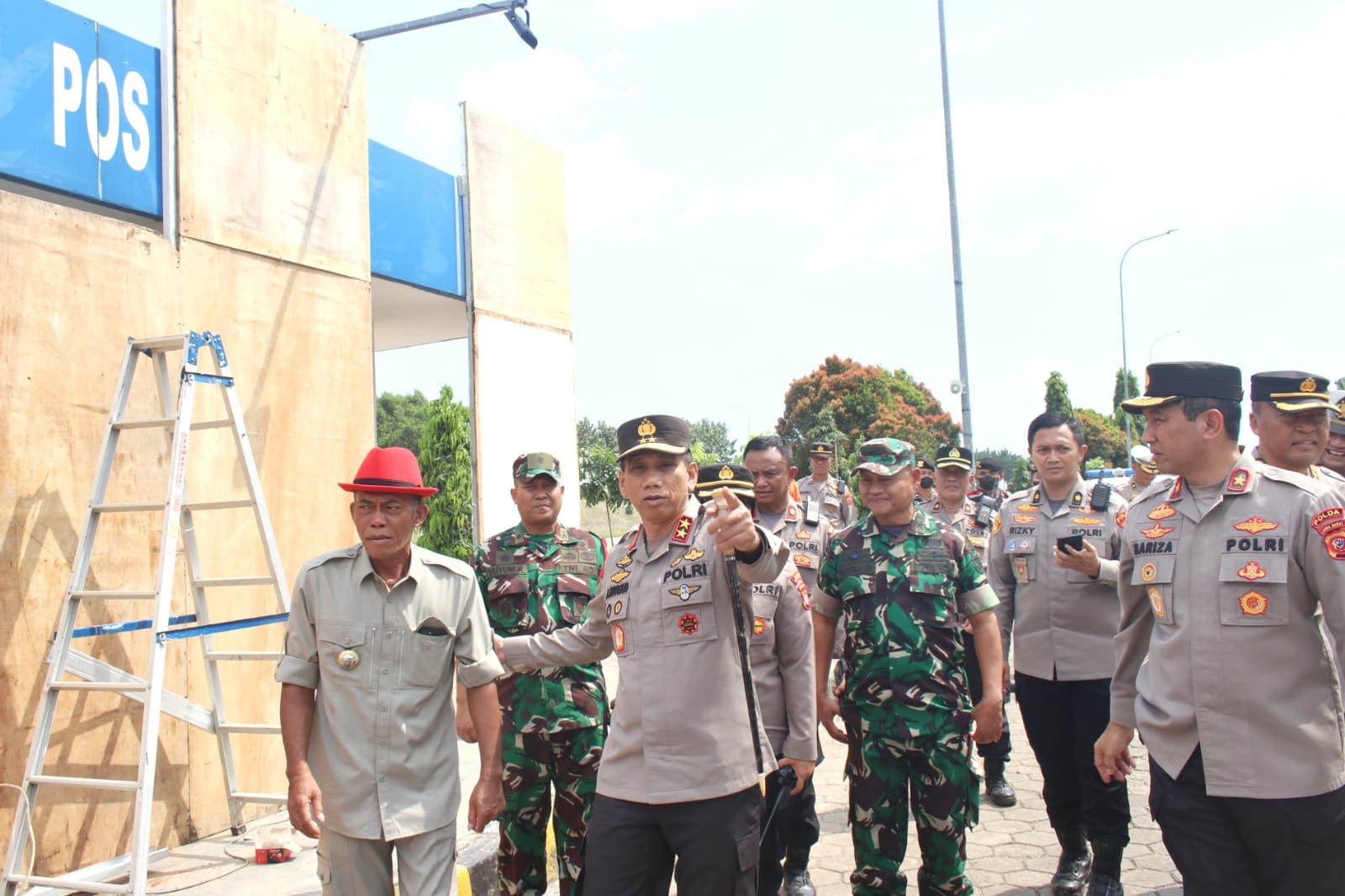 KANG JIMAT DAMPINGI KAPOLDA JAWA BARAT TINJAU KESIAPAN POS PEMANTAUAN LALU LINTAS REST AREA TOL CIPALI