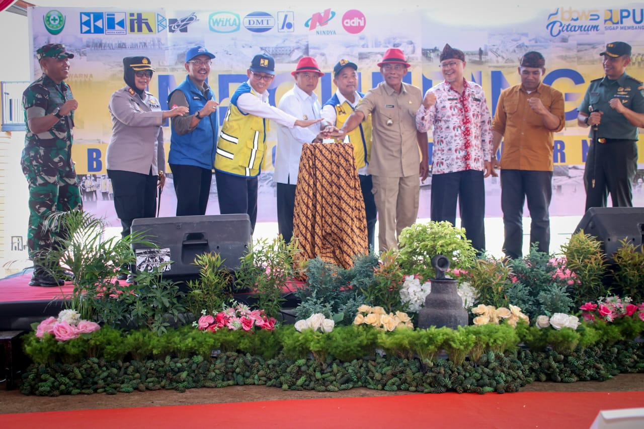 Kang Jimat Dampingi Wagub Jawa Barat Laksanakan Impounding Bendungan Sadawarna