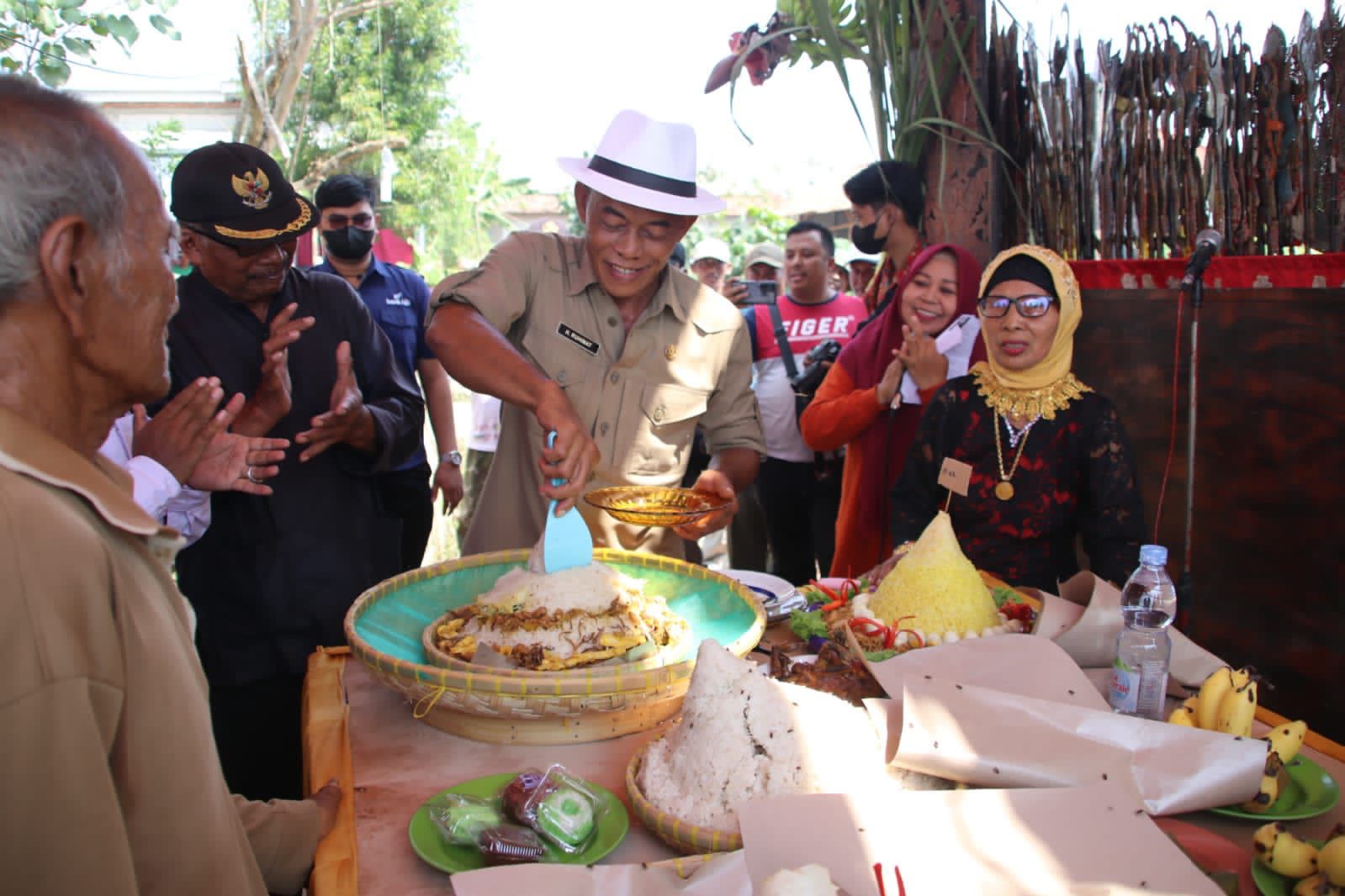 Kang Jimat Hadiri Ruwat Bumi di Desa Tanjungtiga