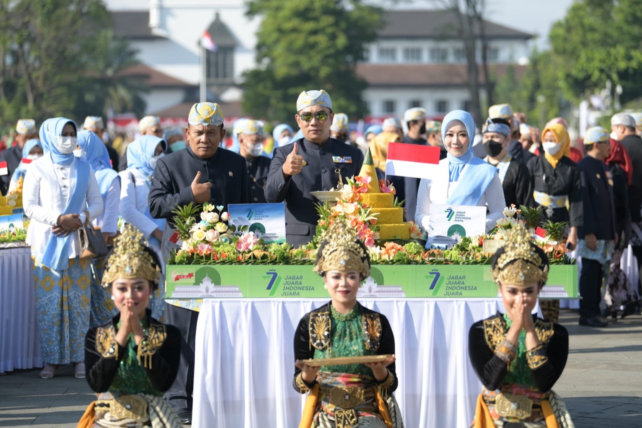 Kang Jimat Ikuti Upacara Hut Hari Jadi Jawa Barat Ke-77