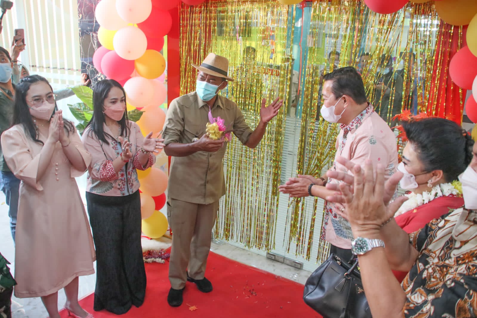 KANG JIMAT RESMIKAN APOTEK HAPPY HEALTHY FARMA