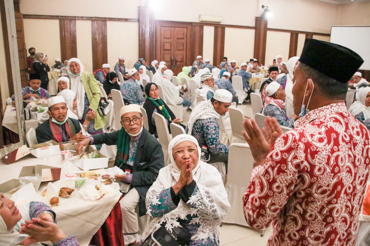 Kang Jimat sambut Jemaah Haji Kloter 38