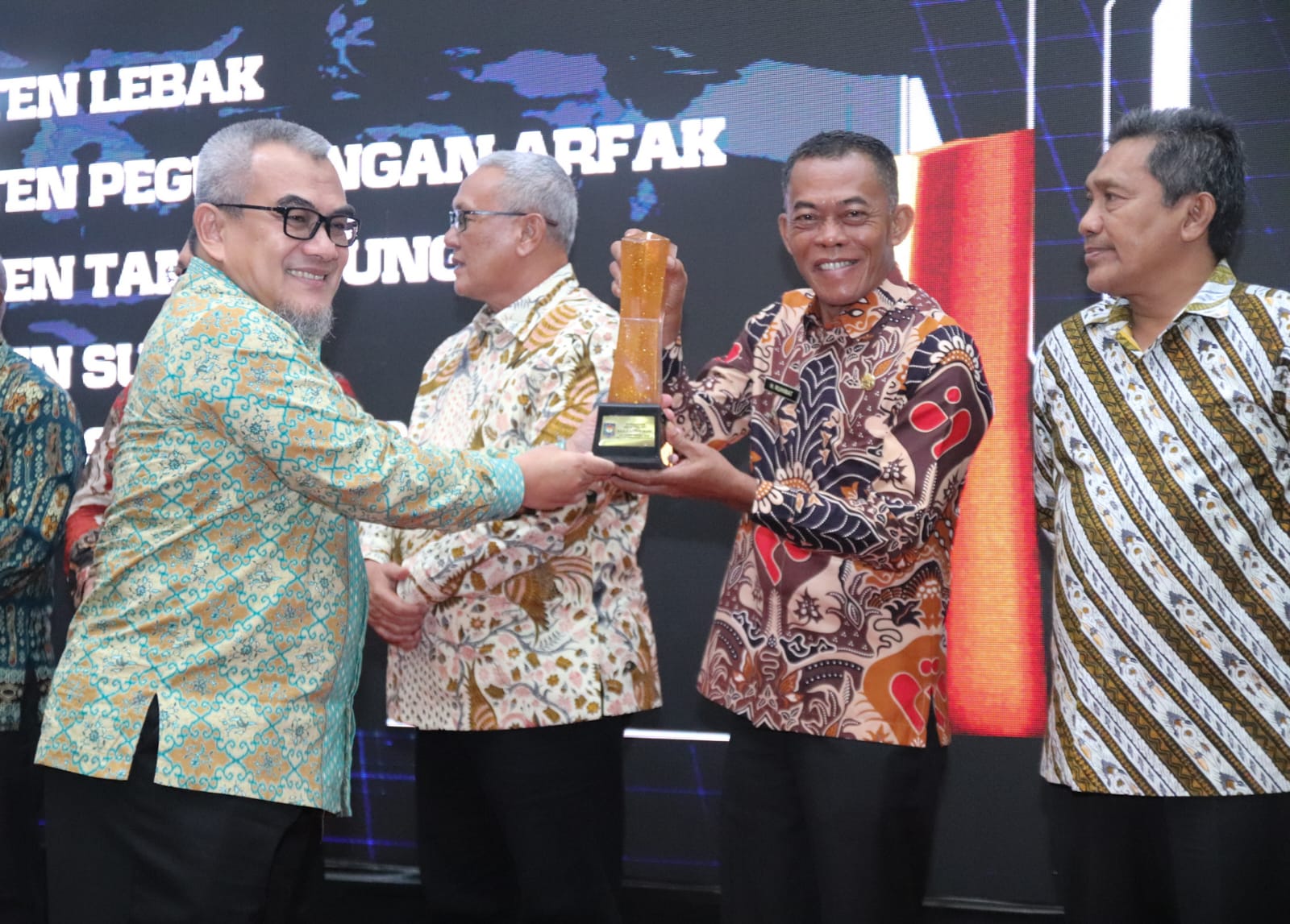 Kang Jimat Terima Penghargaan Batas Desa Award 2023