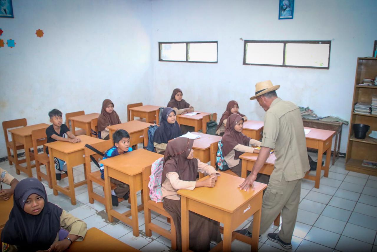 Kang Jimat Tinjau SDN Banjarsari Cirangkong