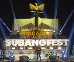 KANG REY BERBAUR DENGAN WARGA NIKMATI SUBANG FEST 2025, TEGASKAN SUBANG FEST JADI AGENDA RUTIN