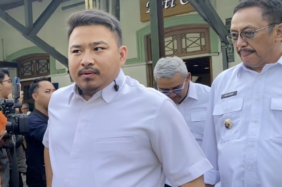 Kang Rey Hadiri Penandatanganan Kerja Sama Pemerintah Provinsi Jawa Barat dengan PT Kereta Api Indonesia (KAI)