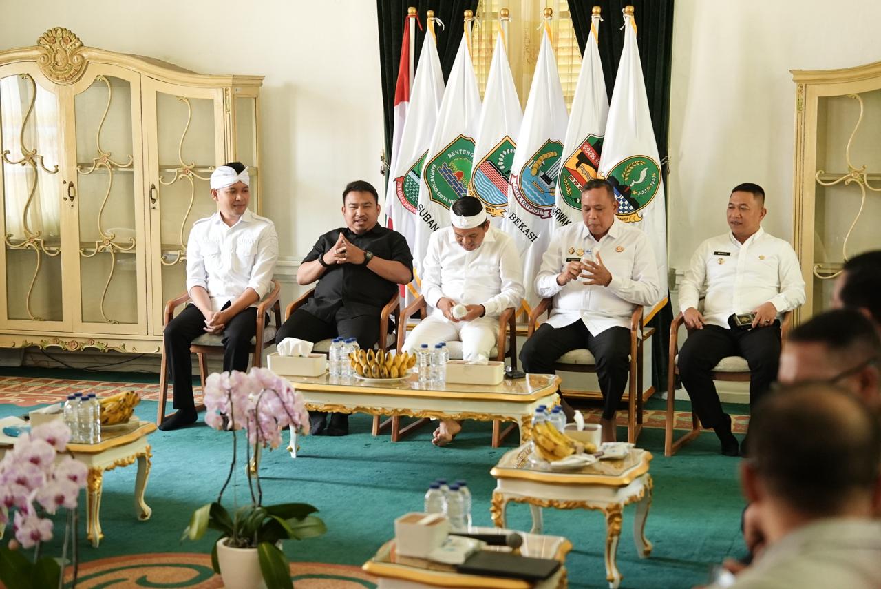 KANG REY HADIRI RAKOR PELAKSANAAN KARYA BAKTI TNI: SINERGI UNTUK PERCEPATAN PEMBANGUNAN DAERAH