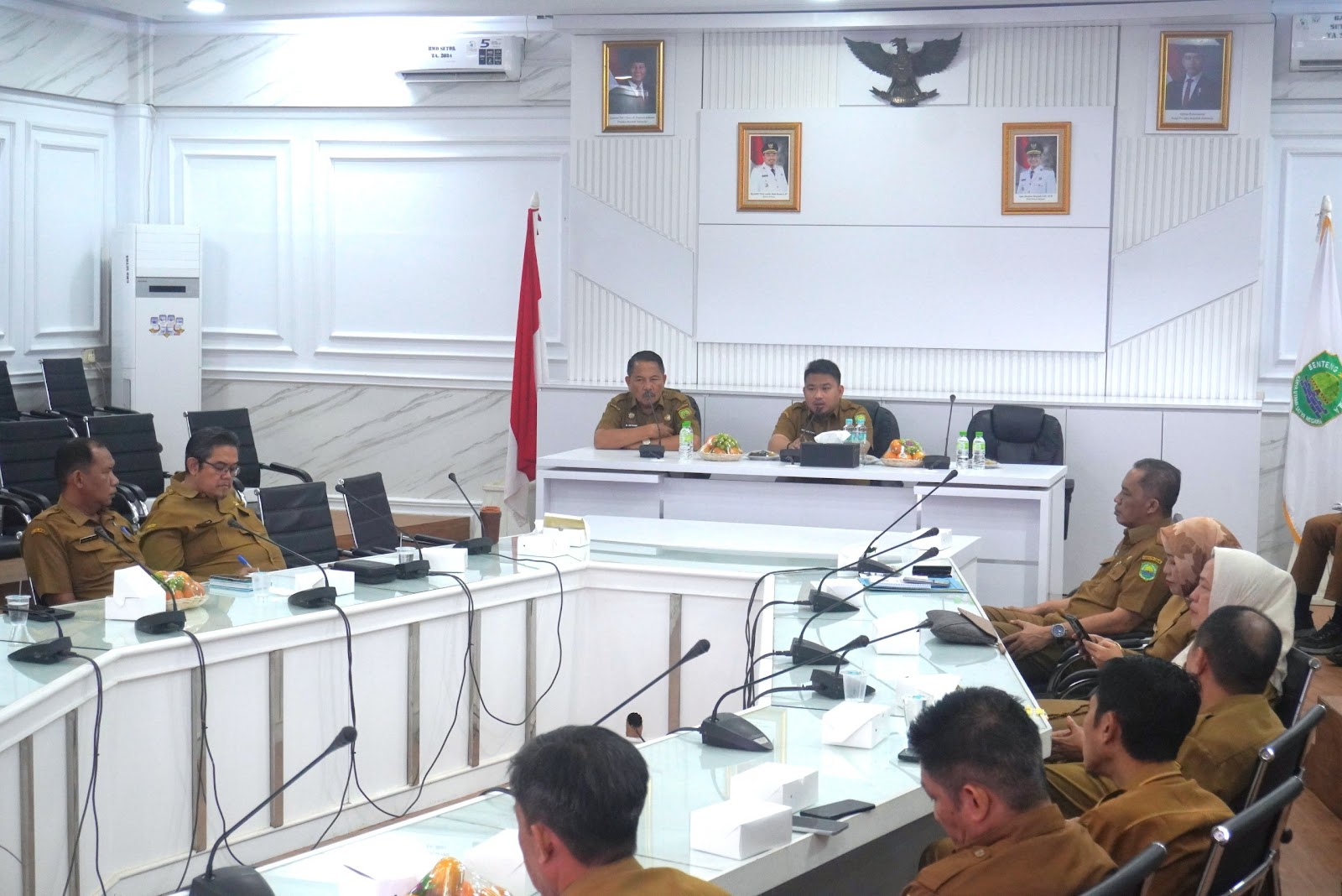 KANG REY PIMPIN BRIEFING STAF, TEGASKAN PERCEPATAN PROGRAM DAN PELAYANAN BERSIH UNTUK MASYARAKAT