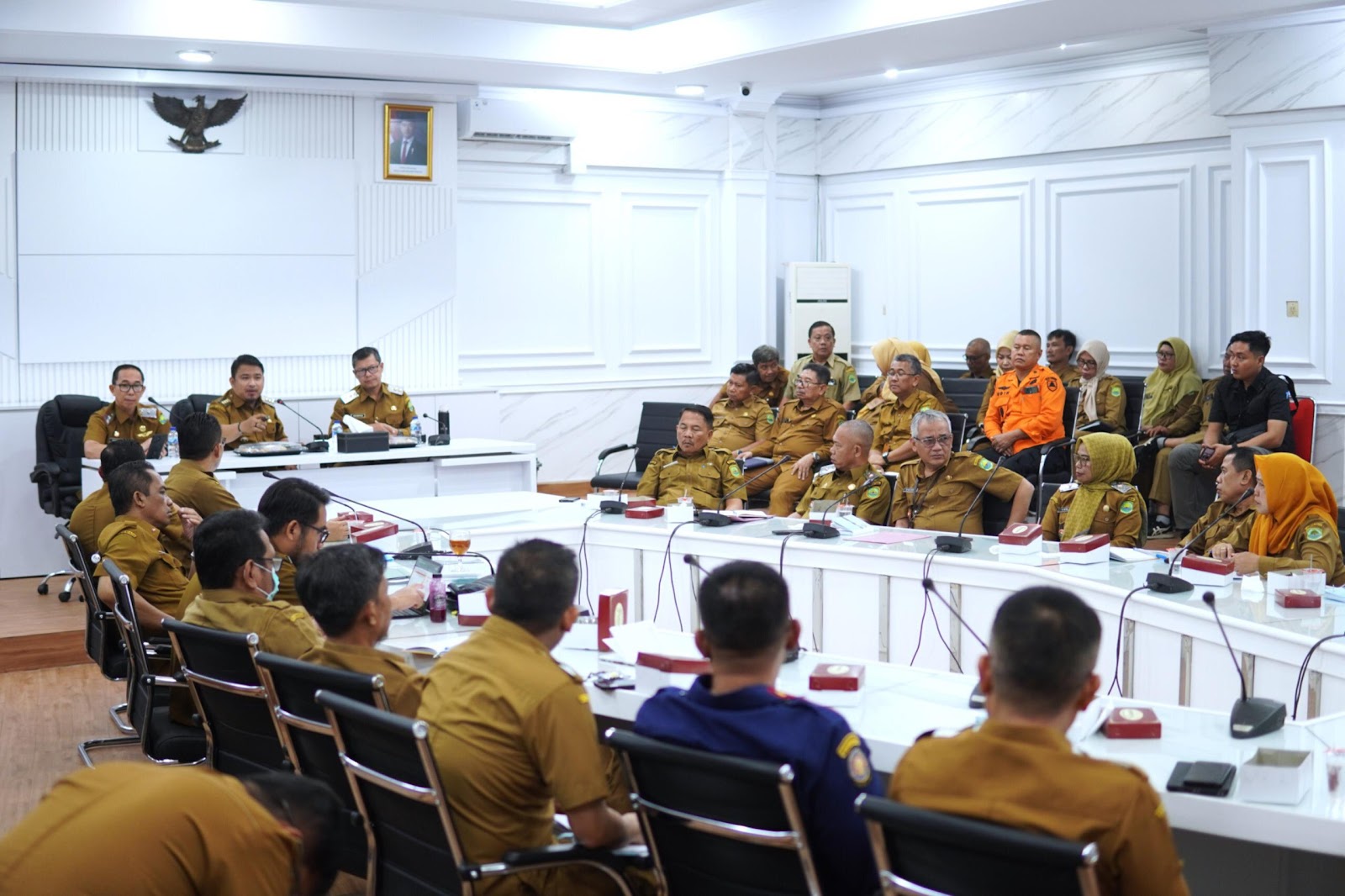 Kang Rey Pimpin Briefing Staff,Tegaskan Kebut Tancangan Perbup.Pembatasan Kendaraan Berat Dan Penataan Kota