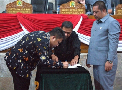 KANG REY TANDATANGANI NOTA KESEPAKATAN PERUBAHAN KUA-PPAS 2025, TEGASKAN KOLABORASI PEMERINTAH DAN DPRD UNTUK MASYARAKAT SUBANG