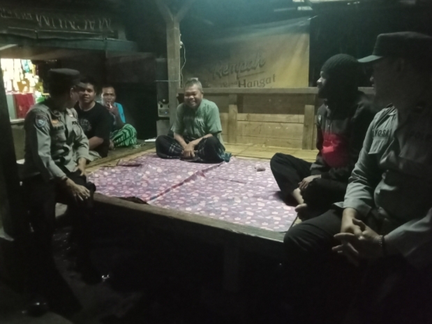 KANIT BINMAS AIPTU HARIS SOBARI SAMBANG RONDA MALAM