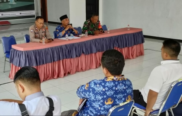 Kanit Binmas Mewakili Kapolsek Tanjungsiang Menghadiri Rapat Minggon Tingkat kecamatan Tanjungsiang di Aula Rindang Kecamatan Tanjungsiang