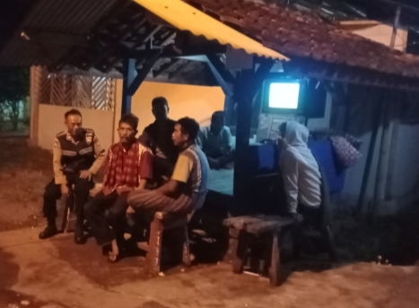 KANIT BINMAS POLSEK TANJUNGSIANG AIPTU HARIS SOBARI SAMBANG RONDA MALAM