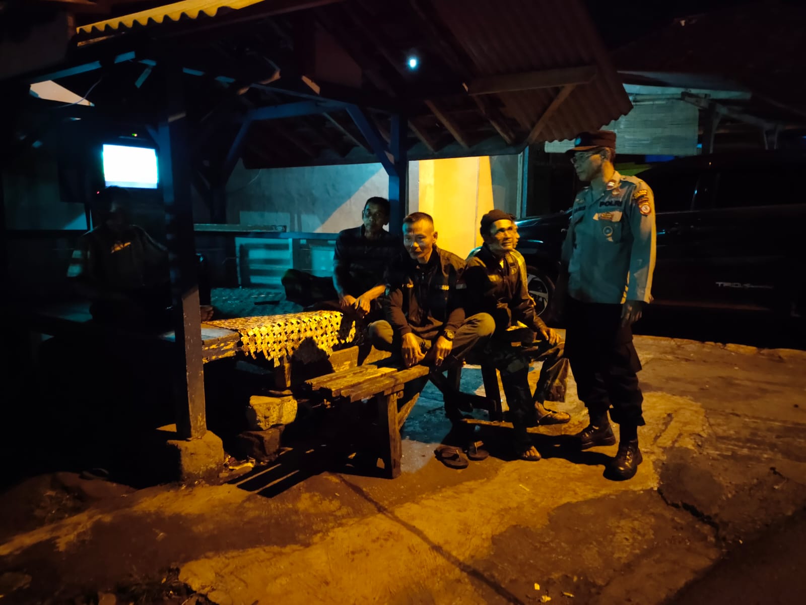 KANIT BINMAS POLSEK TANJUNGSIANG AIPTU HARIS SOBARI SAMBANG RONDA MALAM