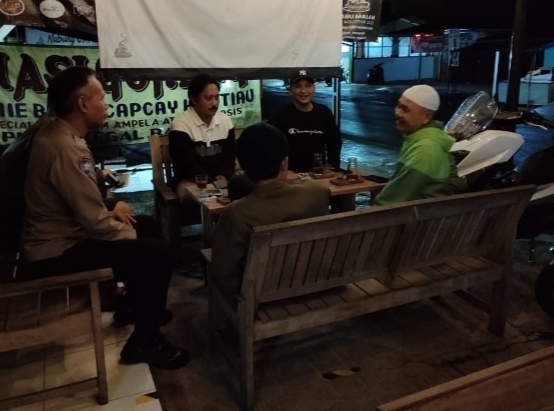 Kanit Binmas  Polsek Tanjungsiang Bersilaturahmi ke Tokoh Masyarakat Dusun Cikembang Desa Tanjungsiang