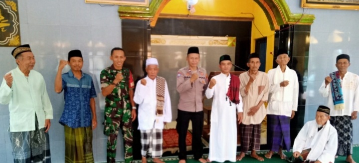 Kanit Binmas Polsek Tanjungsiang Melaksanakan Jum'at Curhat di Mesjid Jami ALBarkah Dusun Pasir Wangi Rt.018 Rw.04 Desa Sindanglaya Kecamatan Tanjungsiang Kabupaten Subang