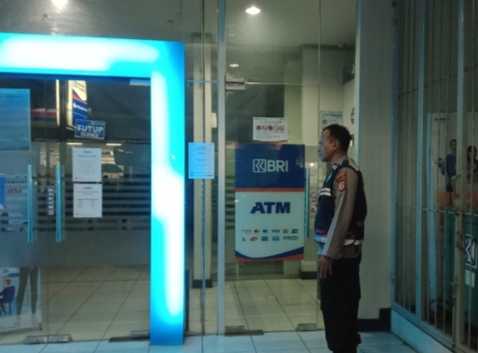 Kanit Binmas Polsek Tanjungsiang melaksanakan Pengecekan Perbankan di wilayah hukum Polsek Tanjungsiang