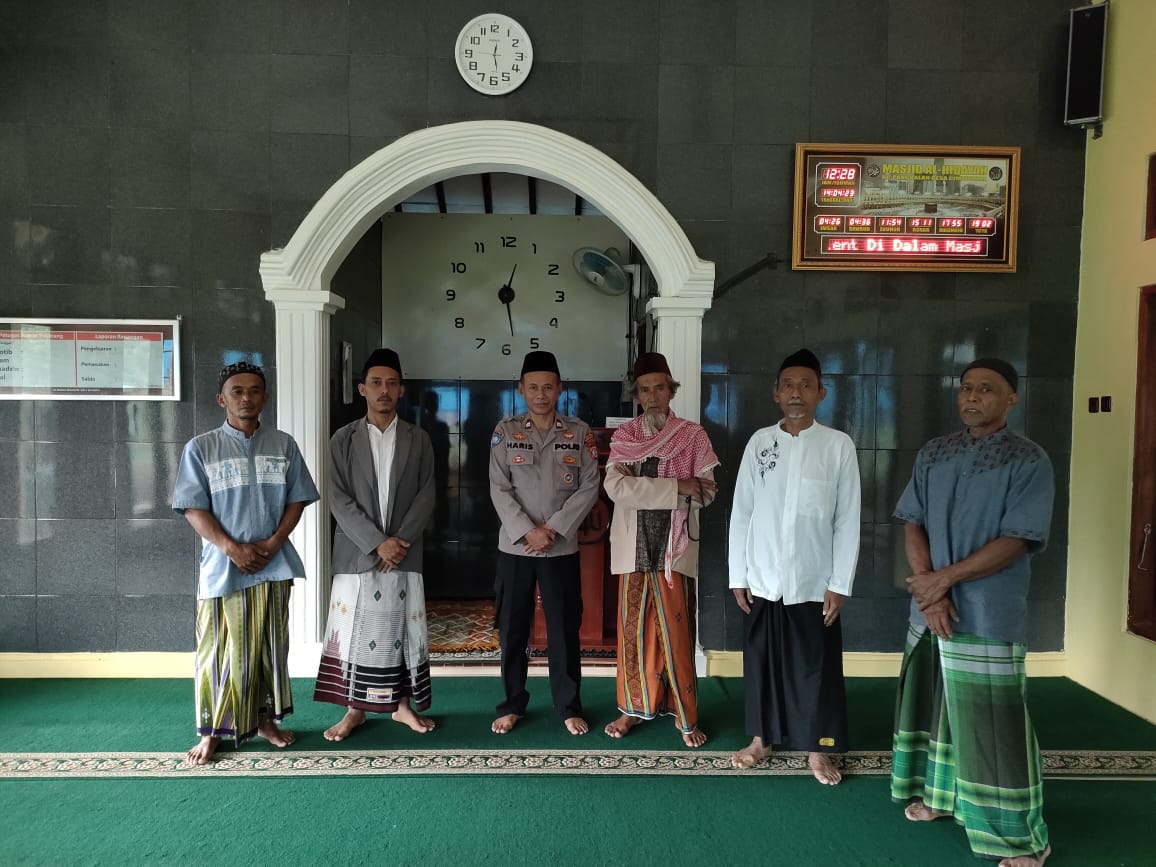 Kanit Binmas Polsek Tanjungsiang Melaksanakan Jum'at Curhat di Mesjid Jami AL HIDAYAH