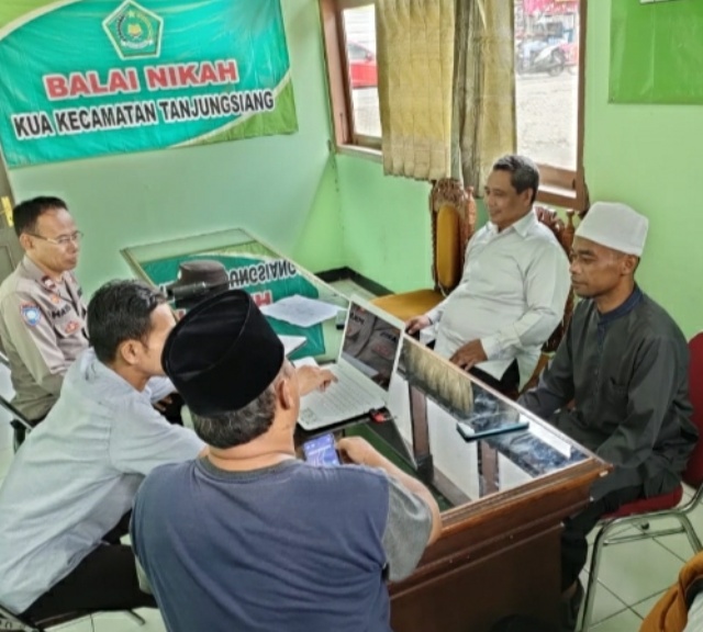 Kanit Binmas Sambang ke Kantor KUA Kecamatan Tanjungsiang Wilayah hukum Polsek Tanjungsiang
