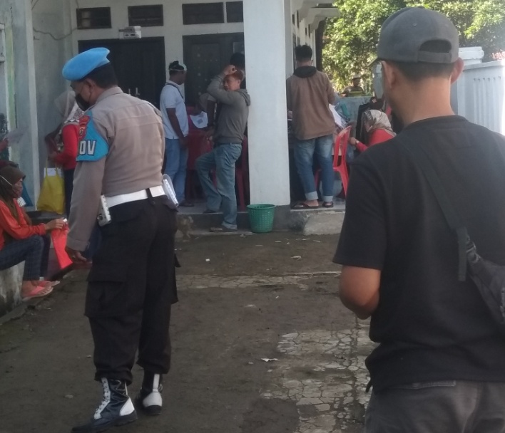 Kanit Intel Polsek Tanjungsiang Pantau Pembagian BLT BBM Dan Vaksinasi Di 4 Desa Wilayah Kecamatan Tanjungsiang