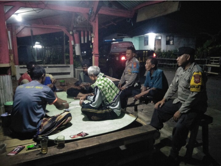 KANIT PROVOST AIPTU MURTAMTOMO BERSAMA PIKET BHABINKAMTIBMAS POLSEK TANJUNGSIANG AIPDA MAMAT RAMDANI SAMBANG RONDA MALAM