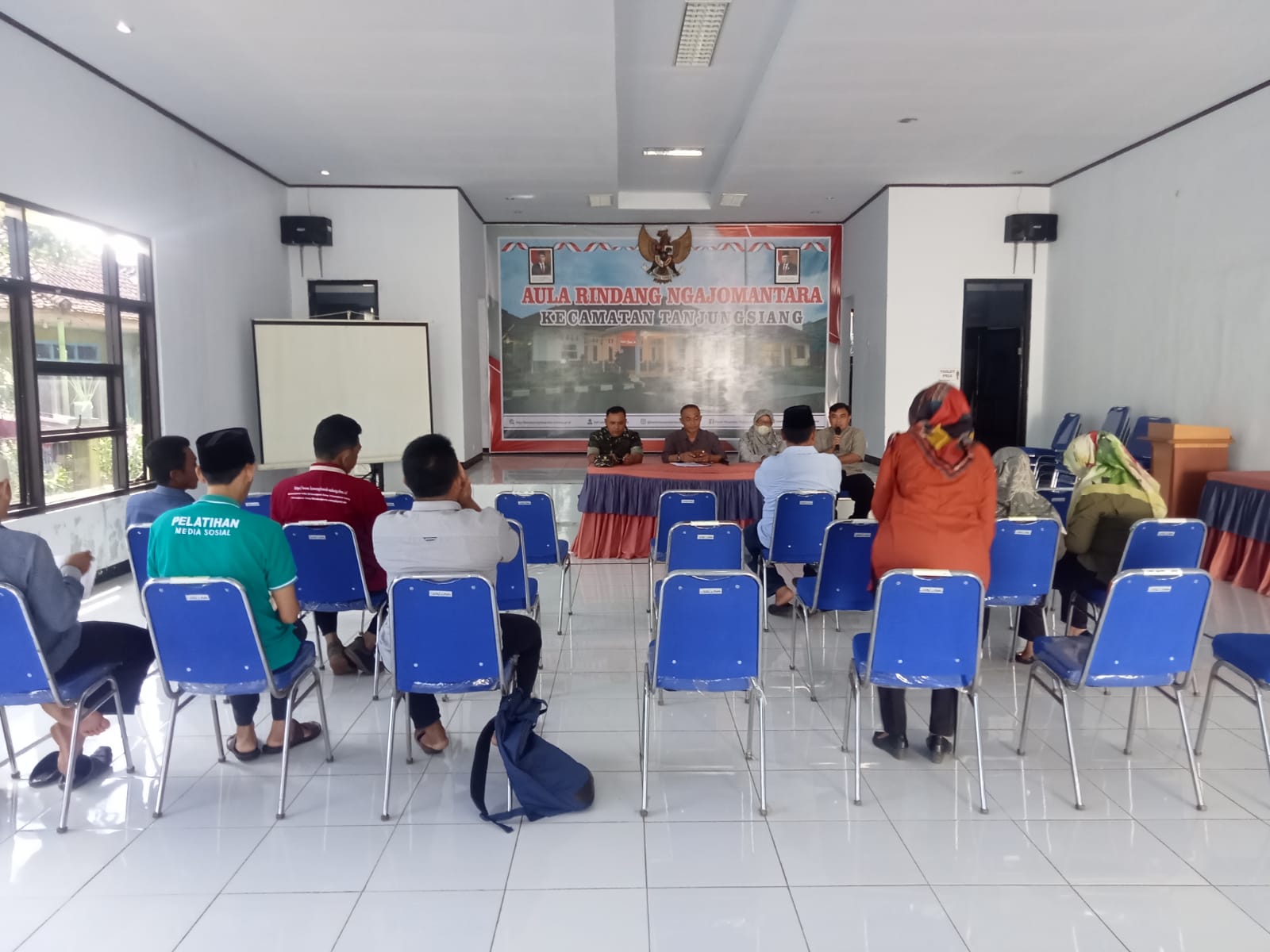 Kanit Sabhara mewakili Kapolsek Tanjungsiang Menghadiri Rapat Minggon Tingkat Kecamatan Tanjungsiang