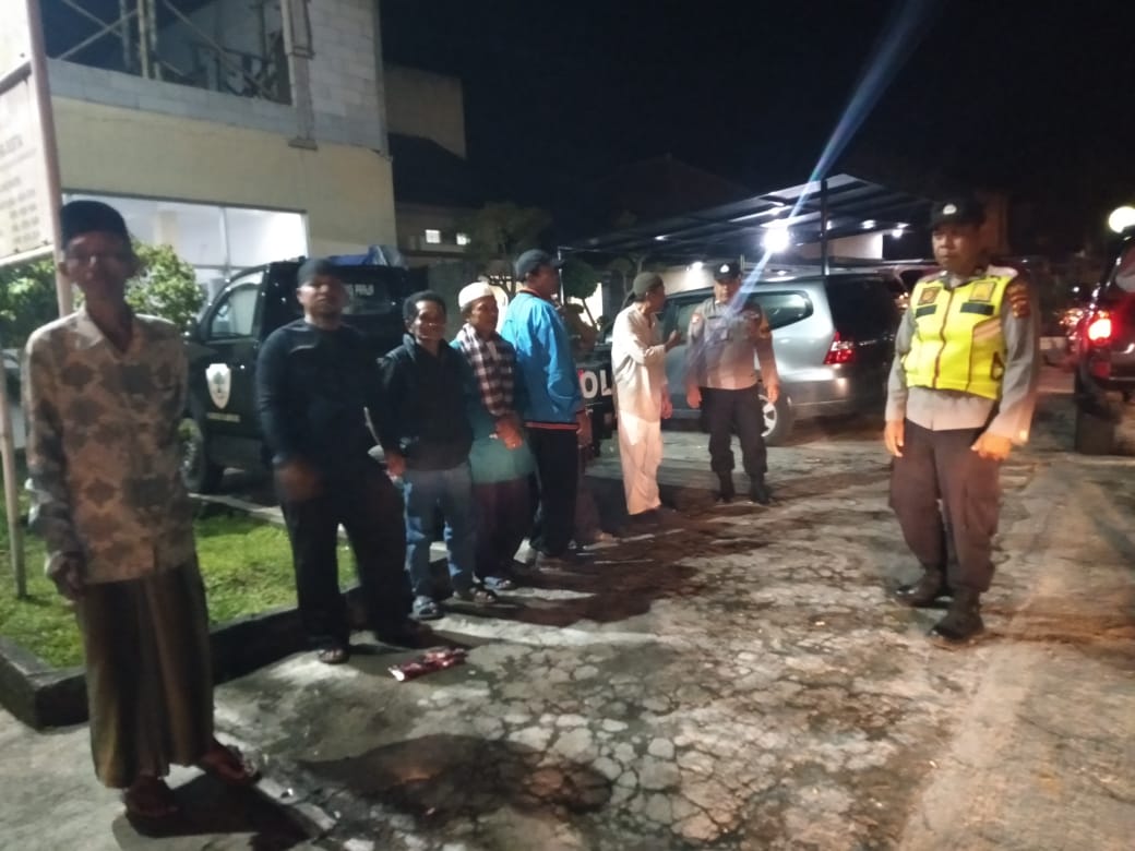 KANIT SABHARA POLSEK TANJUNGSIANG POLRES SUBANG PATROLI DIALOGIS DAN HIMBAUAN KEPADA MASYARAKAT TANJUNGSIANG